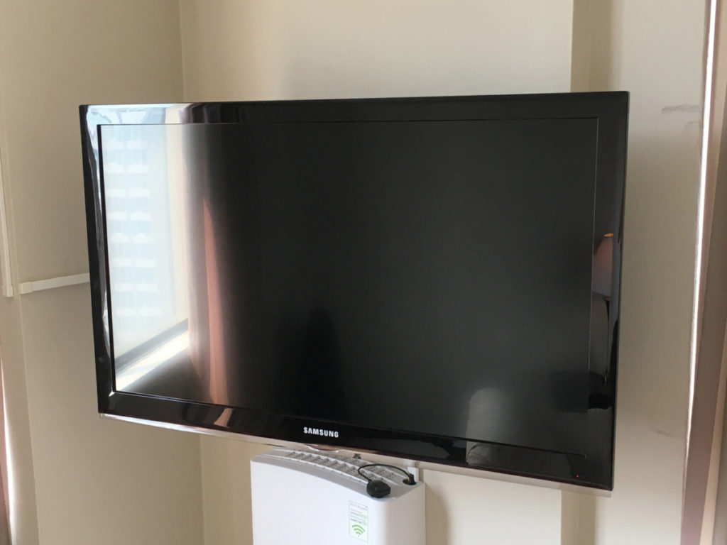 40" TV