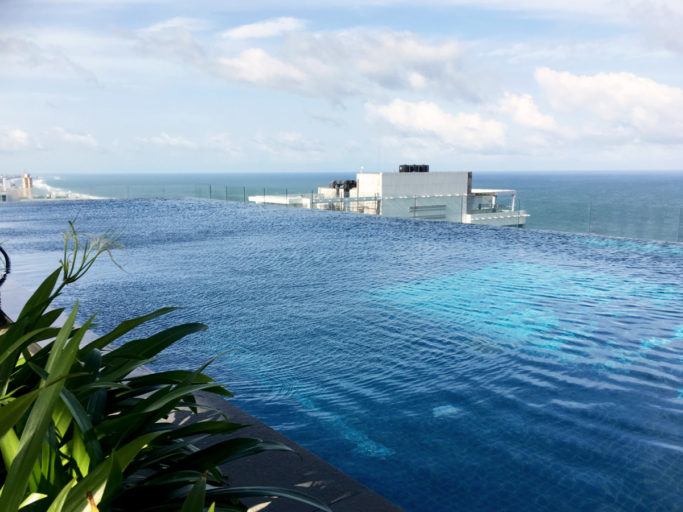 Infinity pool