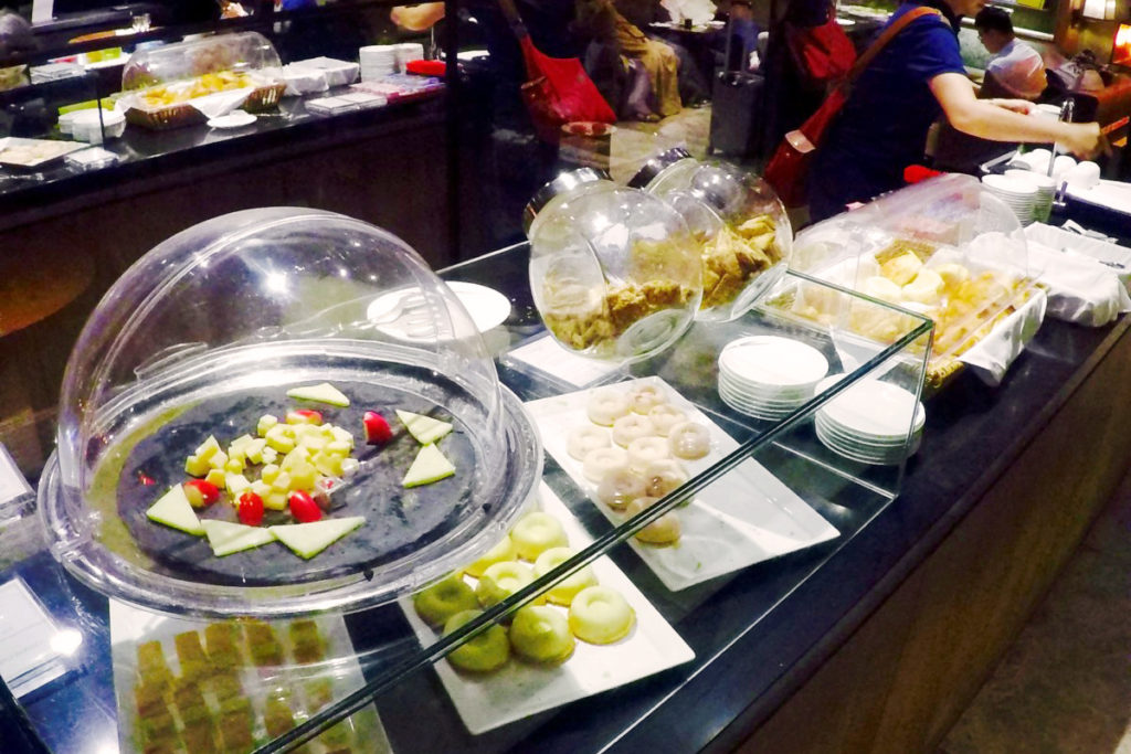 China Airlines Lounge buffet