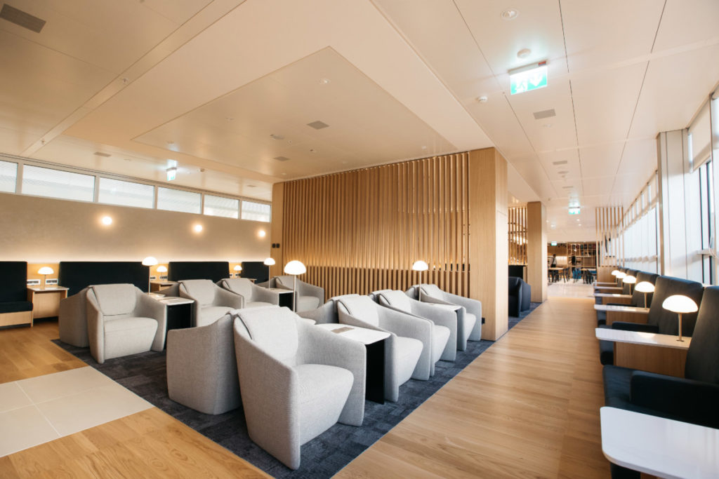 The area offers a varied selection of chairs and seating areas suitable for both work and relaxation.