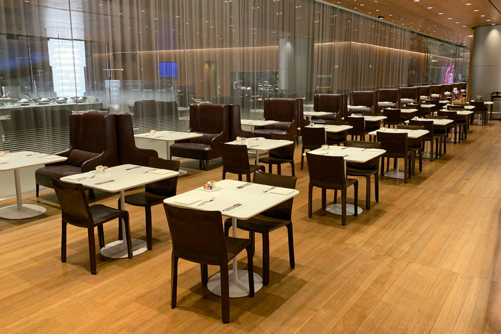 Qatar Airways Al Mourjan Business Lounge Buffetrestaurant