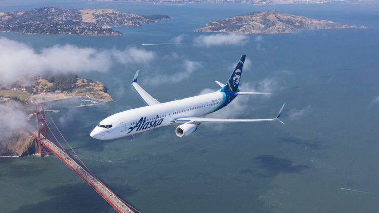 Alaska Airlines Boeing 737 over San Francisco